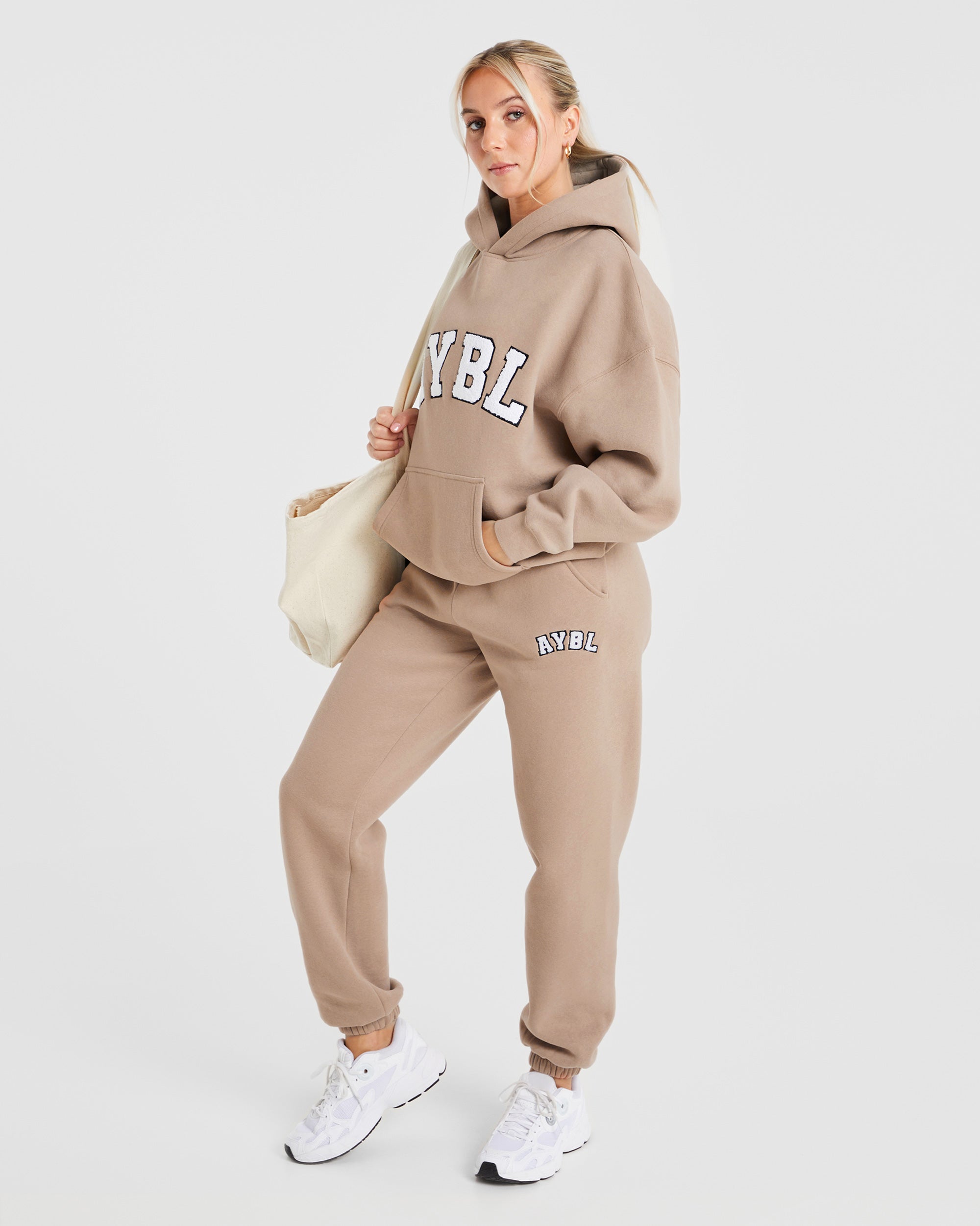 Varsity Oversized Joggers - Latte Marron
